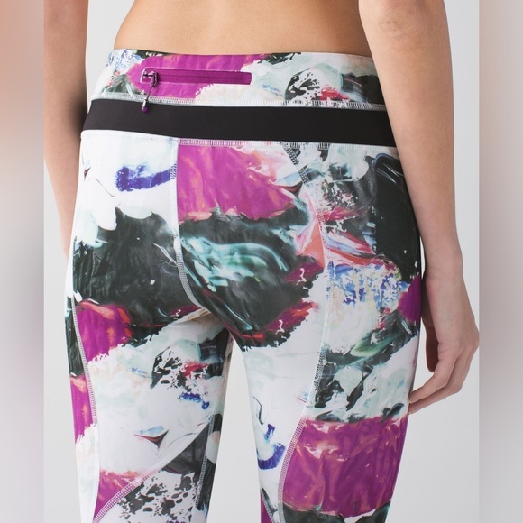 Lululemon Run: Inspire Crop II Leggings Size 6 US White Abstract Luxtreme Capris - Picture 10 of 15